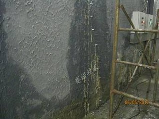 地铁机房控制室混凝土剪力墙渗水注浆后仍然渗水